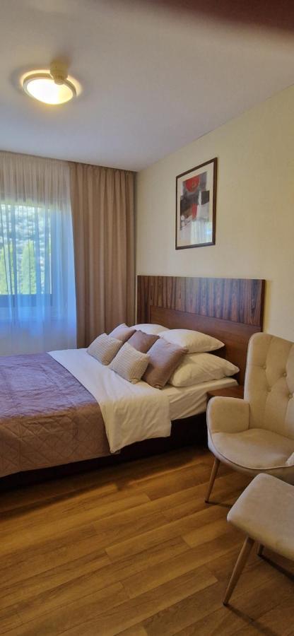 Hotel Ostaniec クロチツェ エクステリア 写真